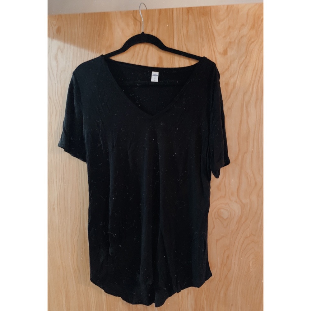 Black old navy tee